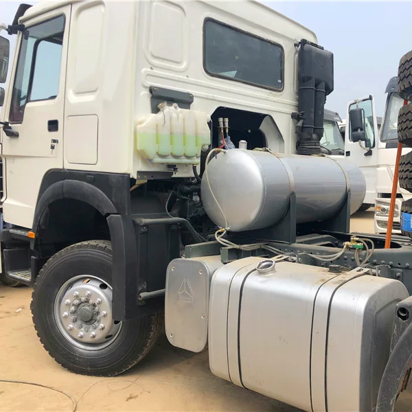 HOWO 371 HP second hand red color low roof  tractor truck trailer head