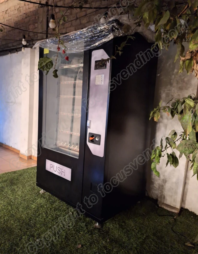 Good Seller Snack and Drink Cold Water Coollibg System  Lcd Vending Machine with Big Capacity for Beverage Snacks