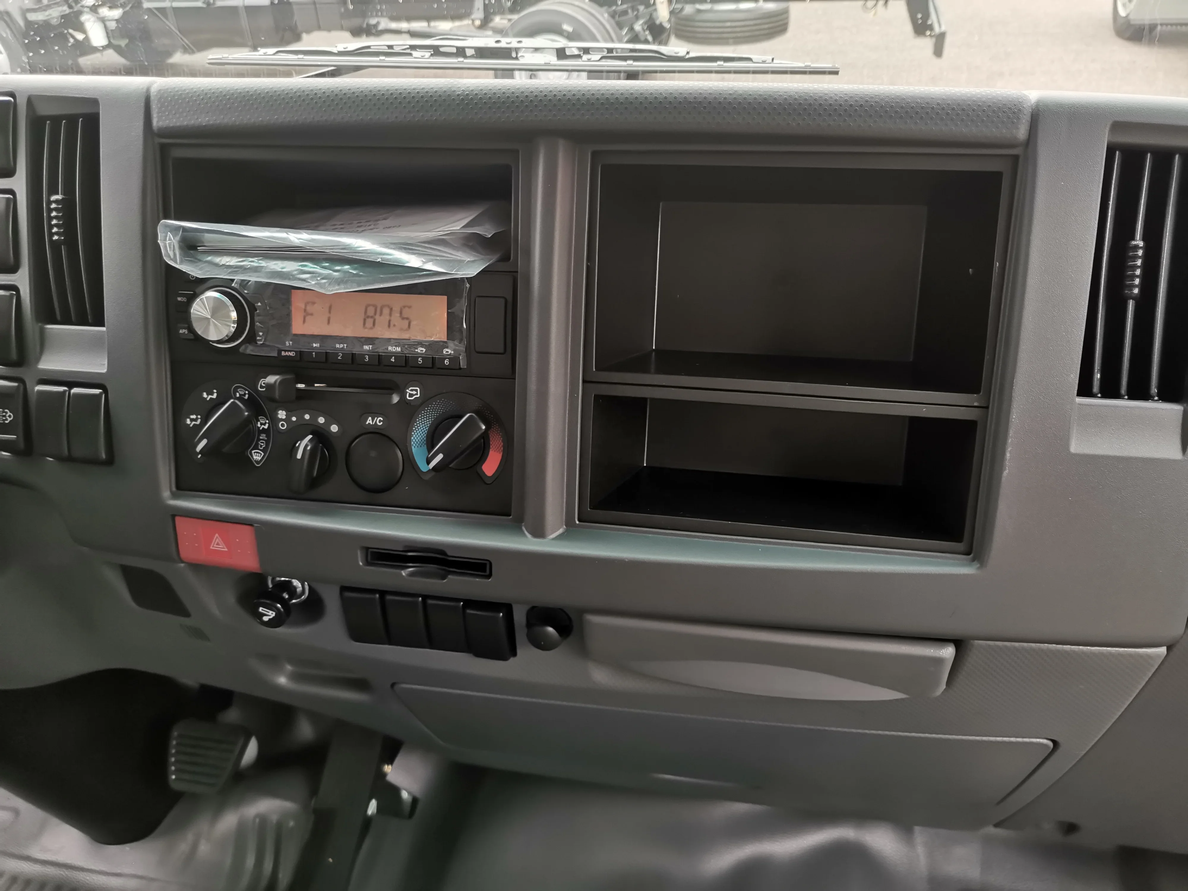 Новый грузовик шасси Isuzu 6 тонн NPR cabin