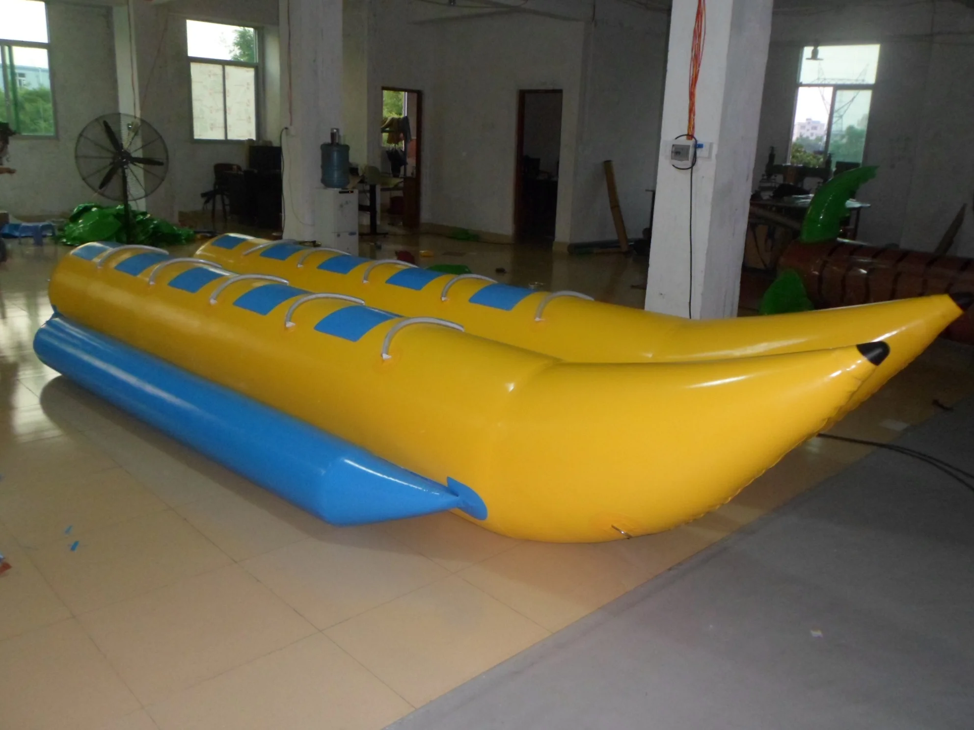 Wholesale water park game water play equipment kids paddle boats fiberglass 4 person paddle pedal boat inflatable  fly fish