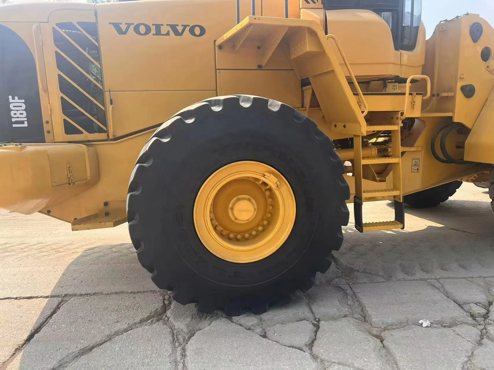 Фронтальный погрузчик б/у Volvo L180F для продажи Подержанный volvo 180f 180h 180g фронтальный