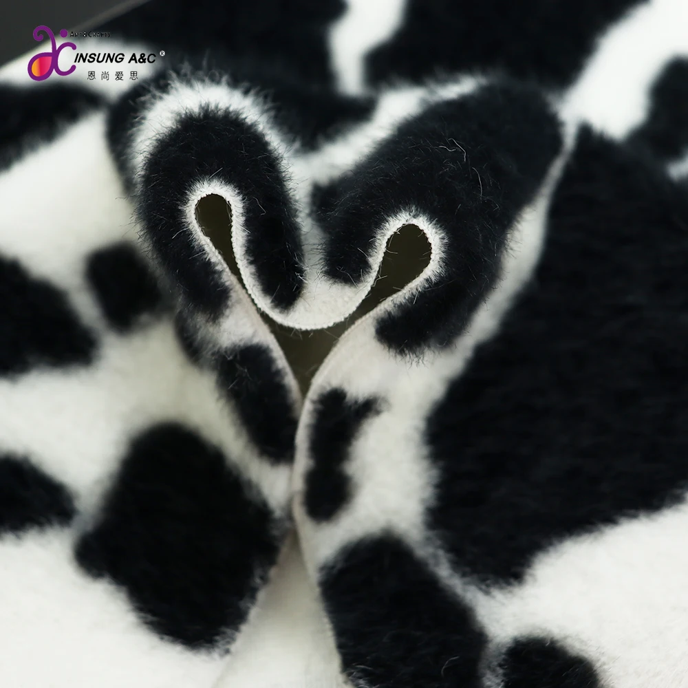 Single-sided  Faux Fox Fur Cow Printing Fabric 500GSM 1.5 Width Winter Vest Plush Fabric