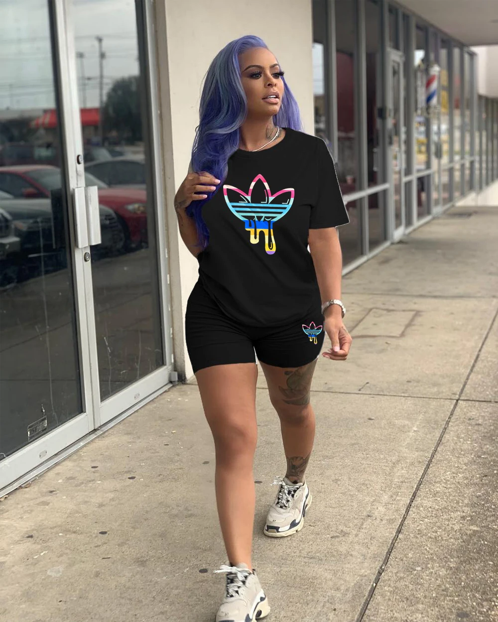 Two piece set of short sleeve short sleeve shorts printed with solid color pattern