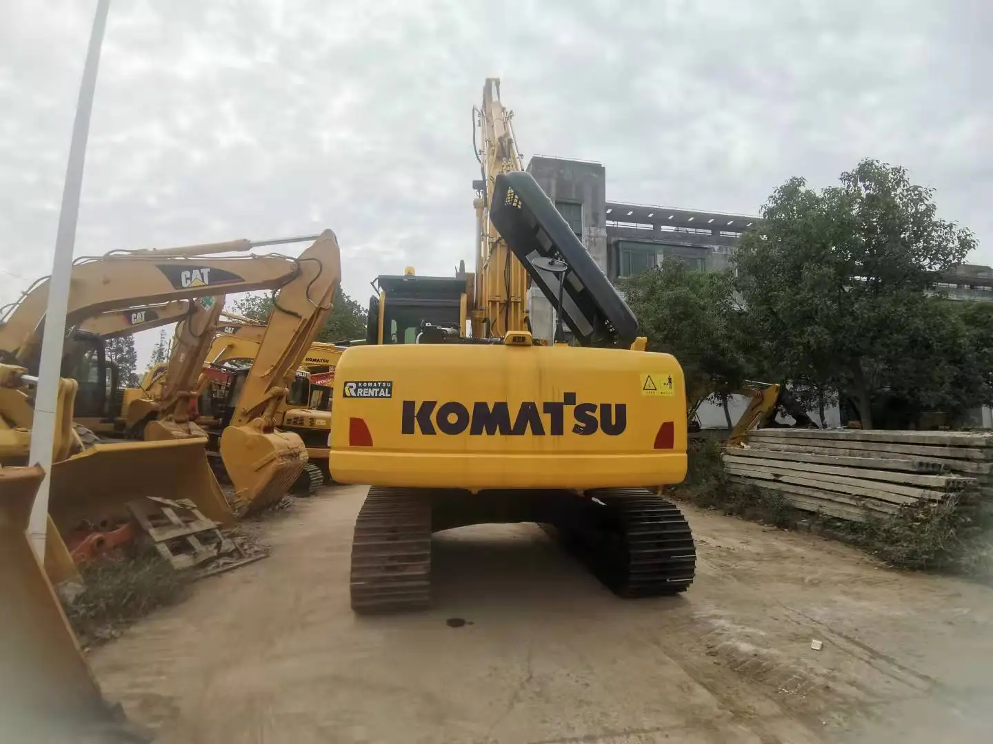 Б/у гидравлический экскаватор komatsu pc200 20 тонн оригинальные японские экскаваторы