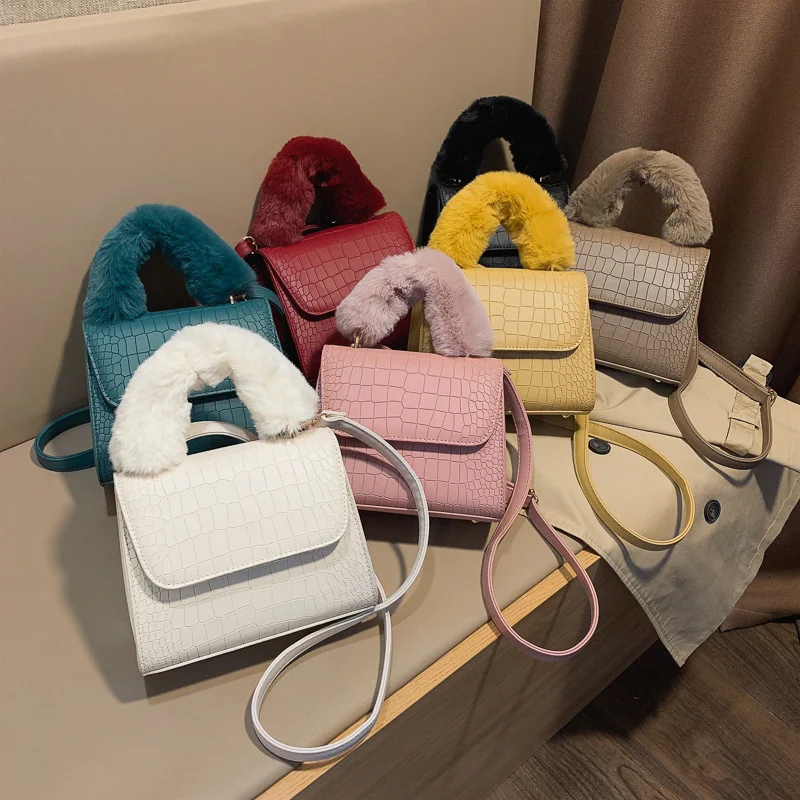 
Autumn And Winter Plaid Handbag Fashion Fluffy Shoulder Bag Korean Style Shoulder Bag Small Lady Fashion Chain Crossbody Bag 