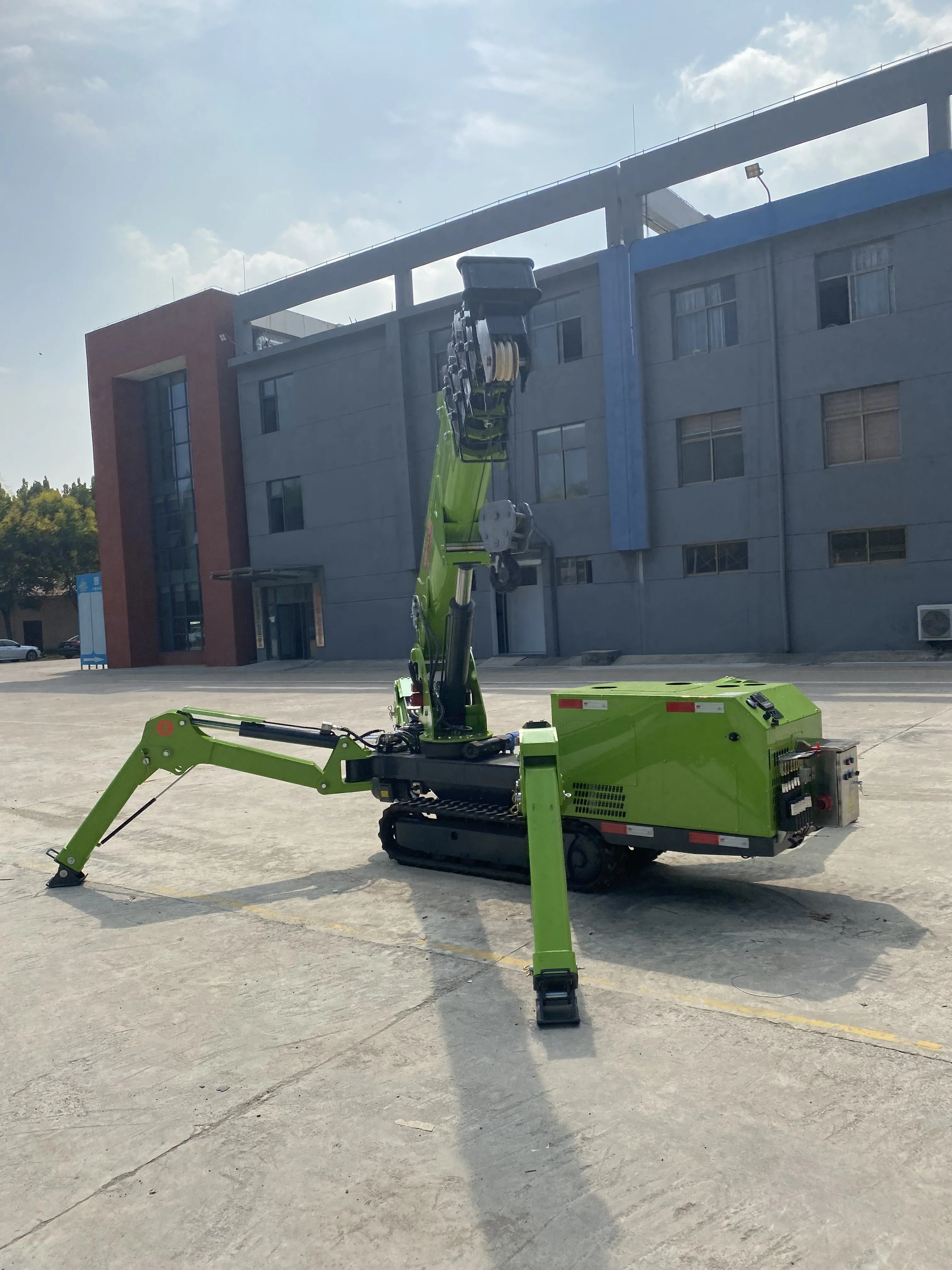 2024 Hot Selling Small Diesel Spider Crane 360 Degree Rotation Crawler Spider Crane Applied to Construction