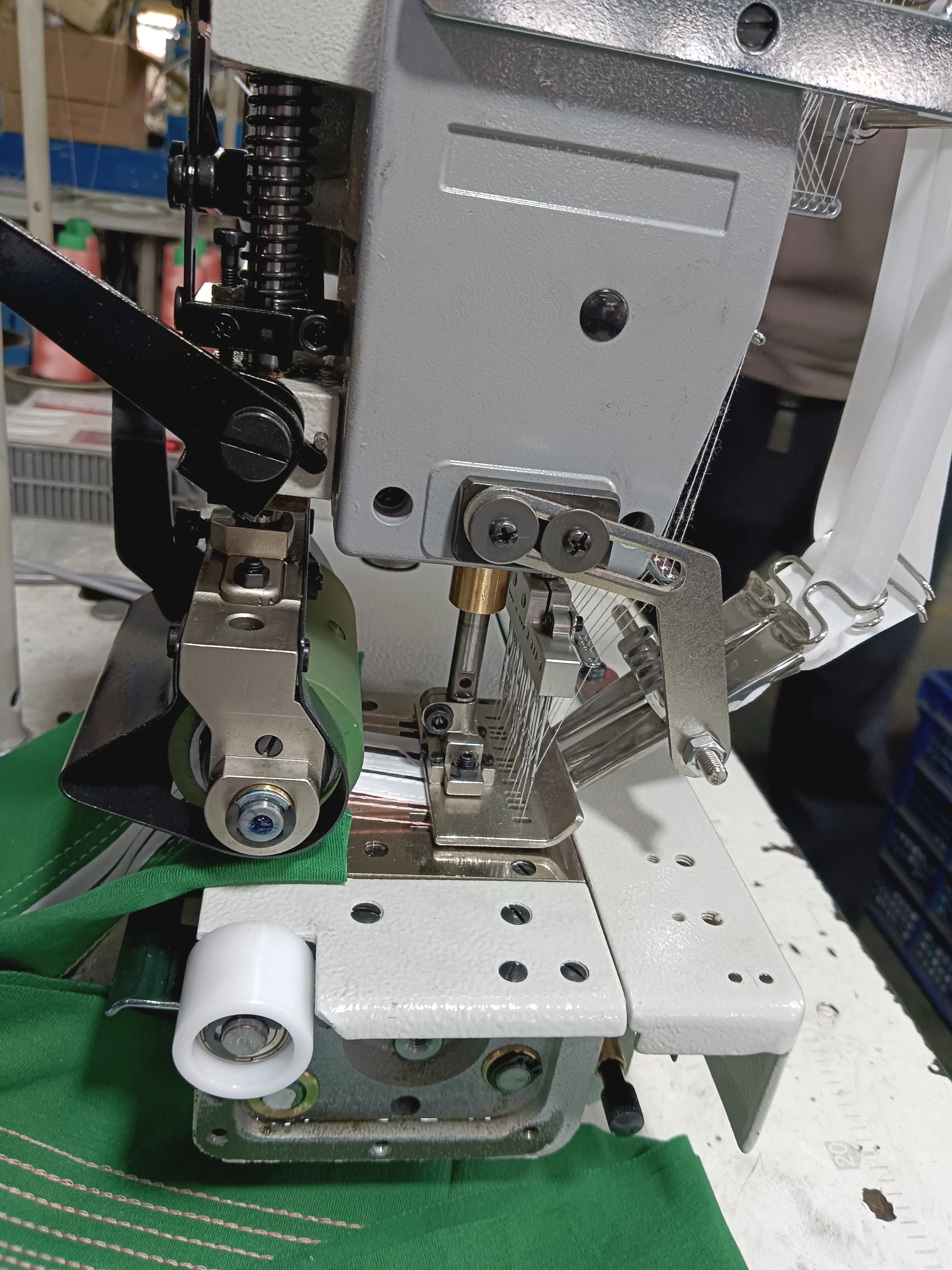 Лидер продаж 13-игольная многоигольная швейная машина серии ST 008 автоматическое устройство для крепления ленты одежды новый двигатель в комплекте