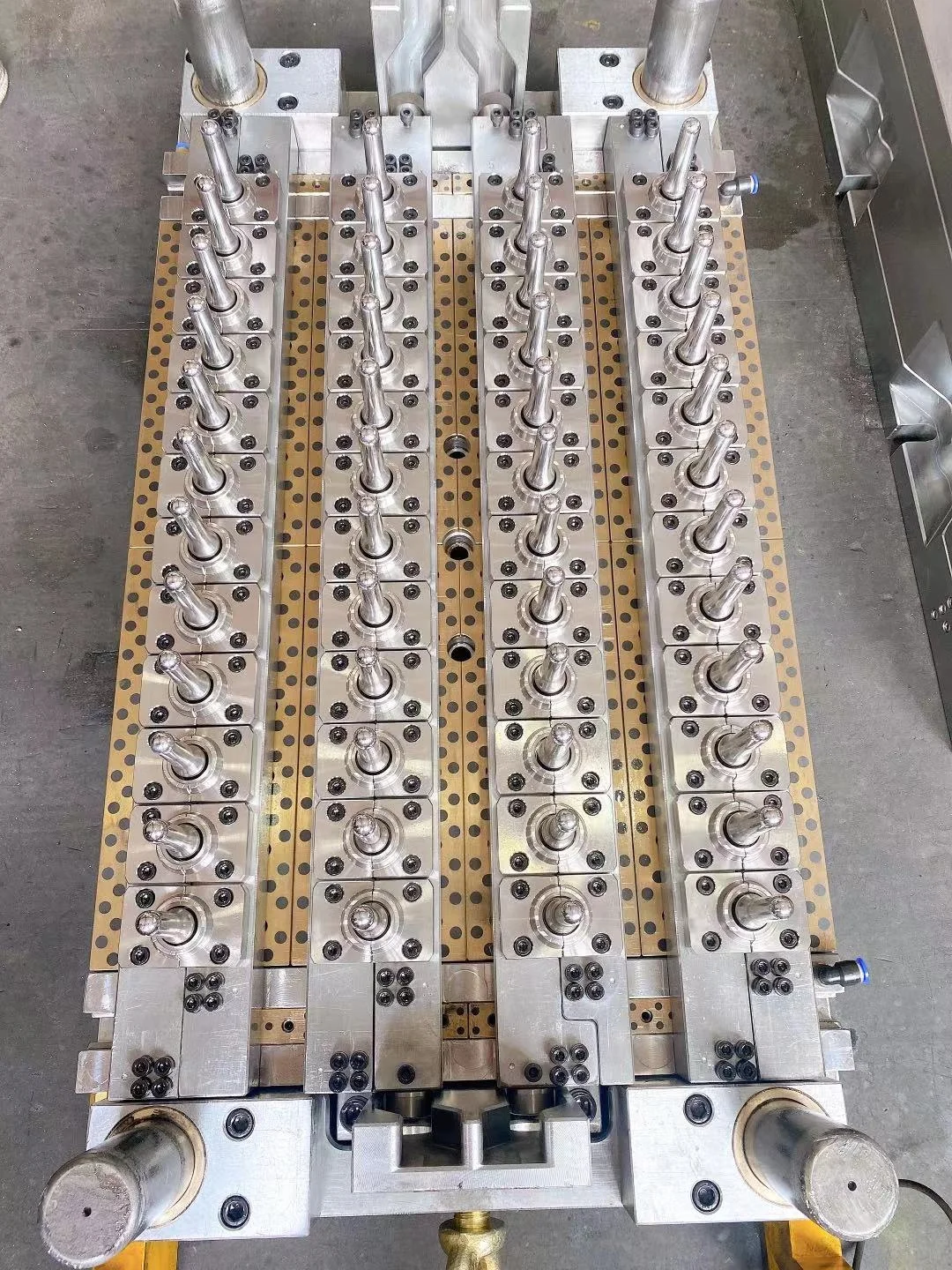 P20 718 2344 2316 35CrMo 3Cr13 S136 Custom China Mould King Plastic Injection Preform Mould