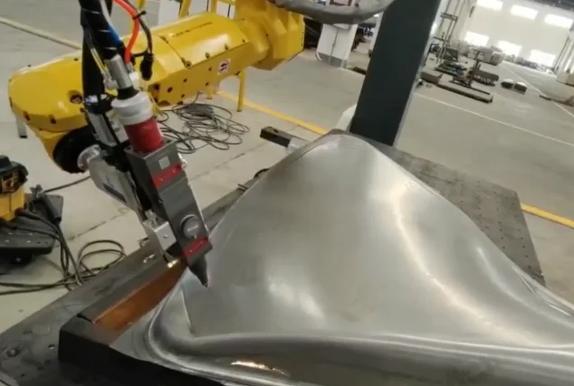 6 8 axis fiber cutter auto parts laser cutting machine 2000W 2KW FANUC arms 3d robot fiber CNC car parts laser cutting machine