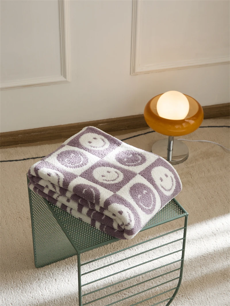 Hot-Selling super cozy popular checkered Throw 100% Polyester Blanket Smile face fluffy soft Microfiber Knitted blanket