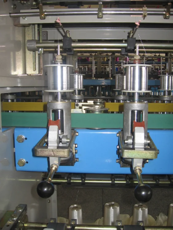 Threading machine Metal spinning machine for metallic yarn adopts the rayon polyester filament as the core thread