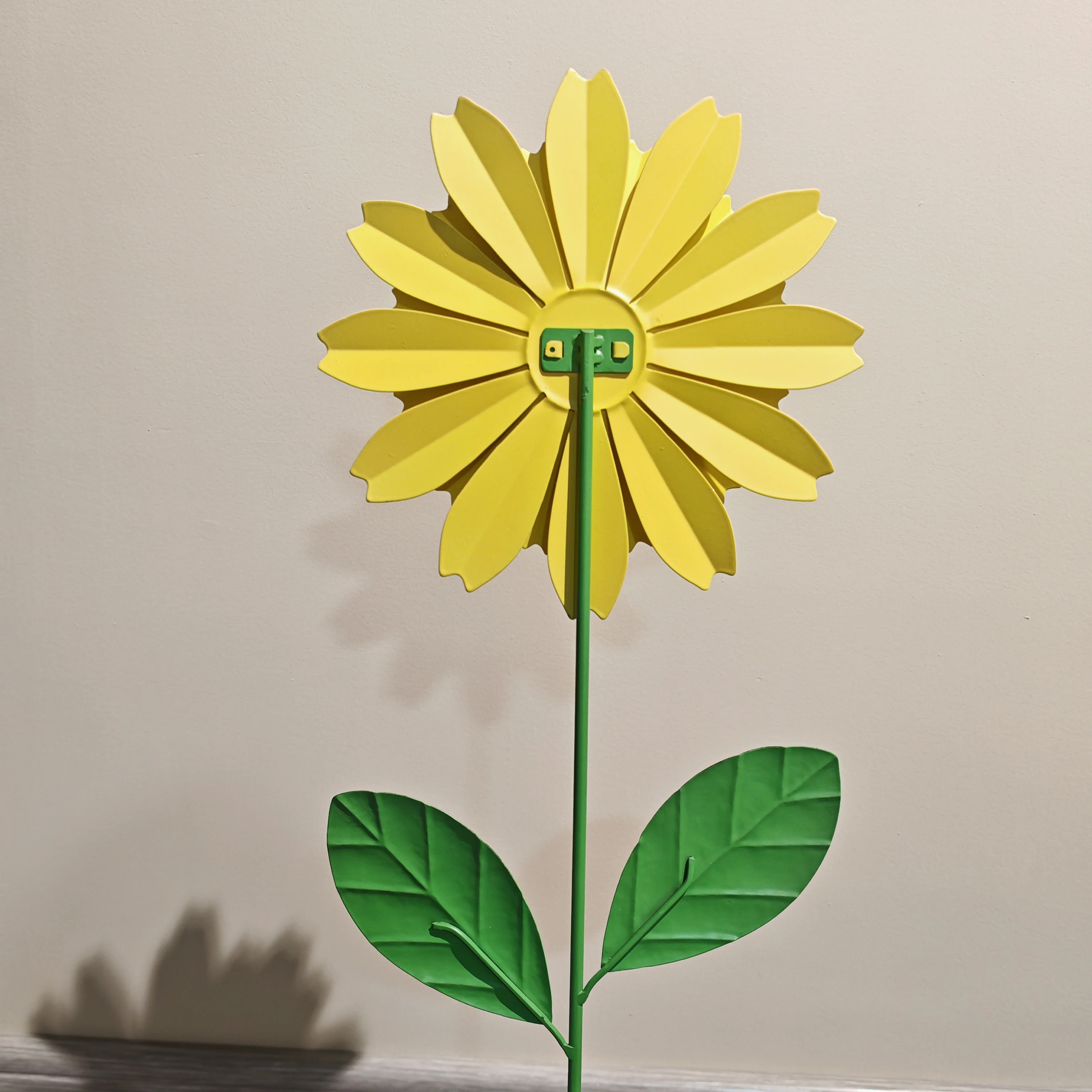 Manufacturer 2025 Spring New Design Wrought Iron Custom Garden Decoration Outdoor Flowers Design Garden Stakes Decor