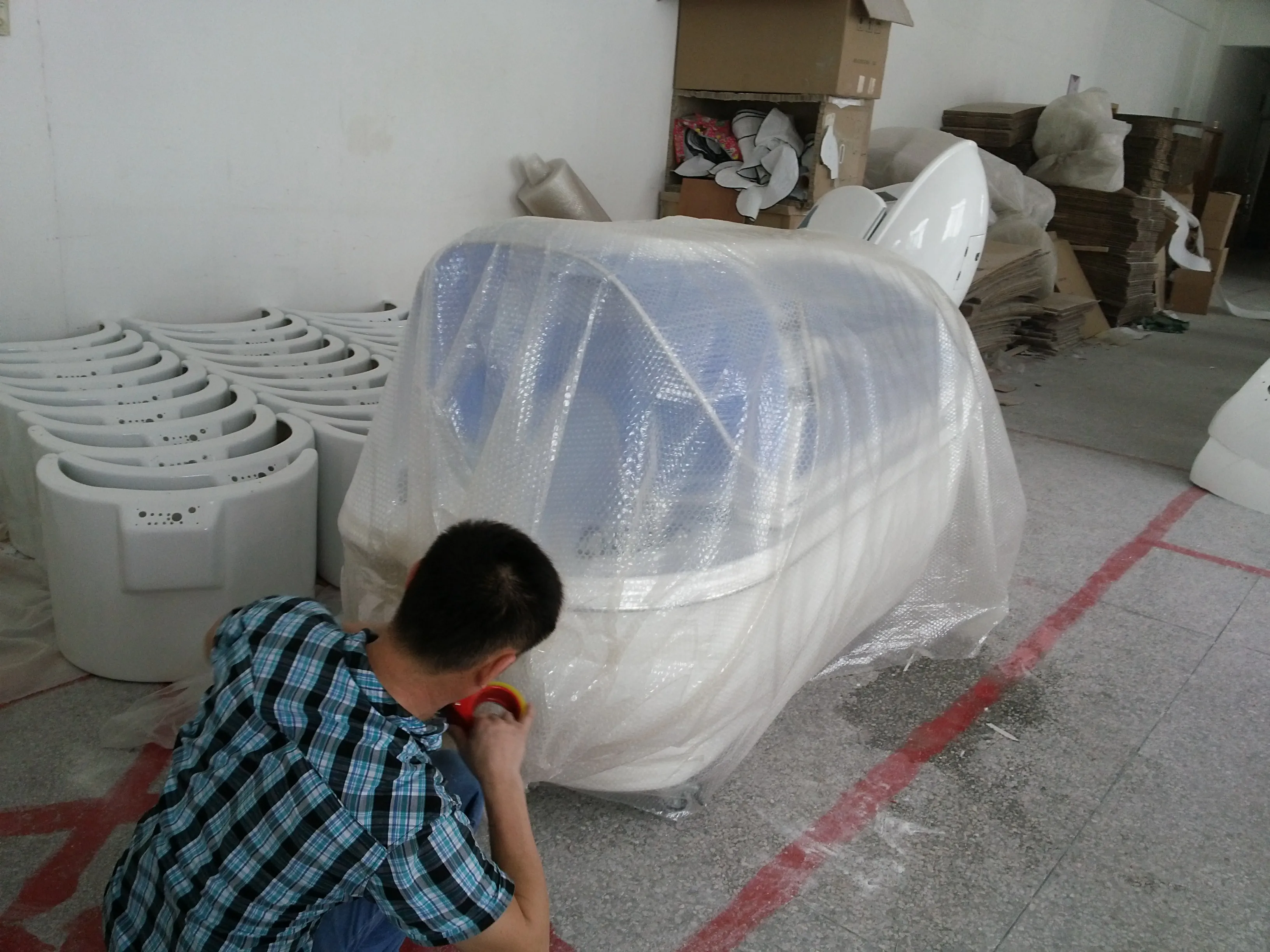 Hydromassage Bathtub with Chromotherapy Lamps / Spa Capsule with Sonotherapy Speakers