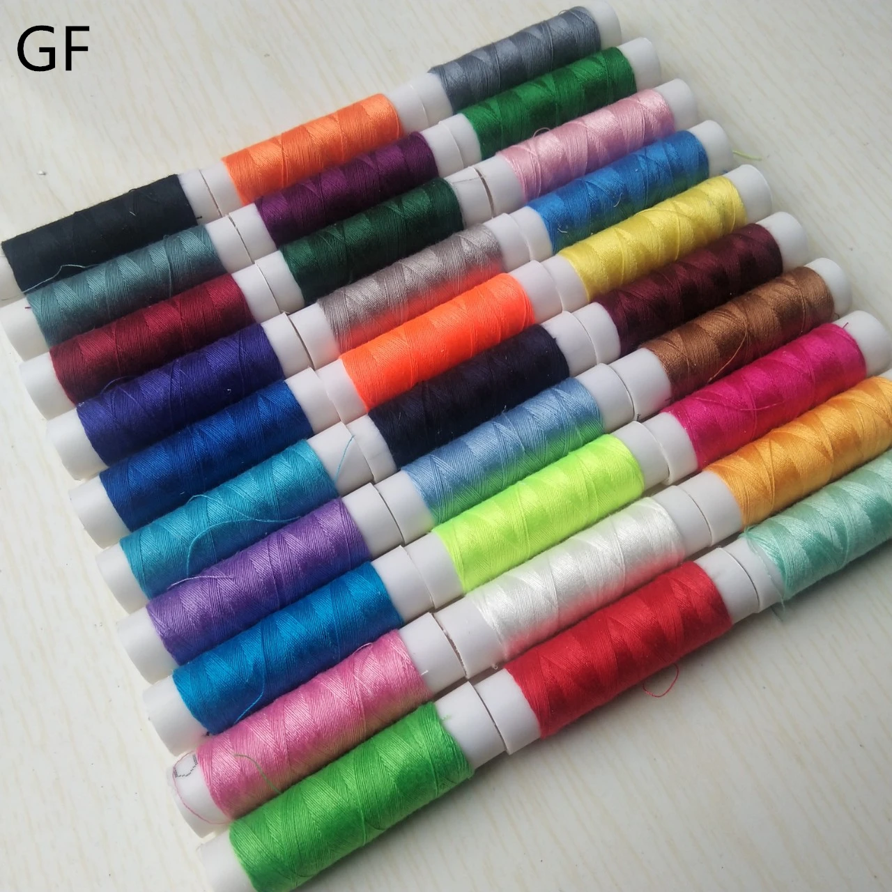 Оптовая продажа высокое качество 20 м в рулоне 402 бытовая швейная нить 100% Полиэстеровая для шитья и ремонта