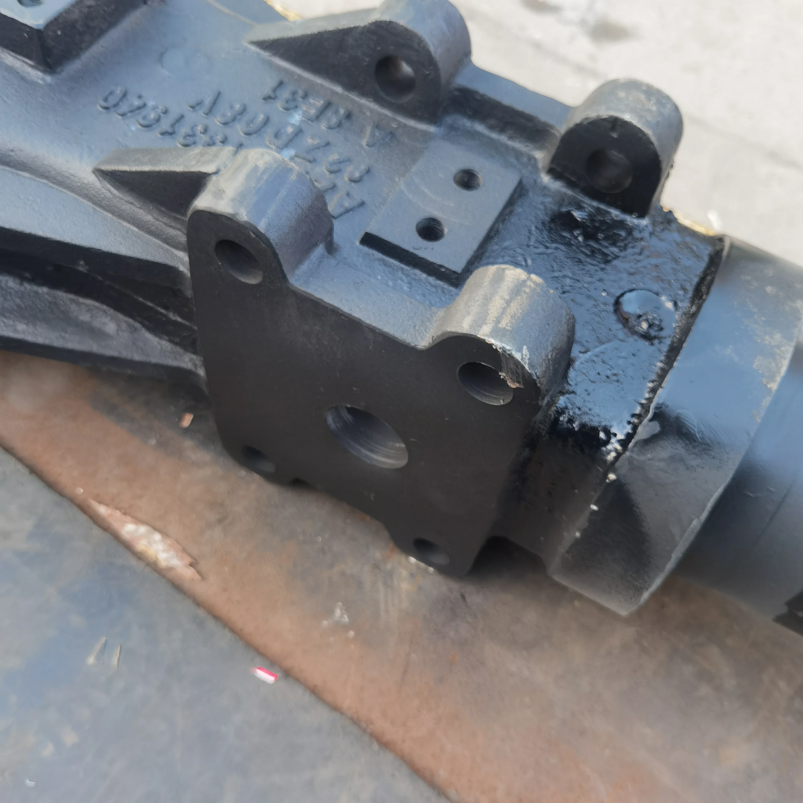 AZ7121330940 High quality factory direct sales sinotruk howo truck spare parts rear axle housing