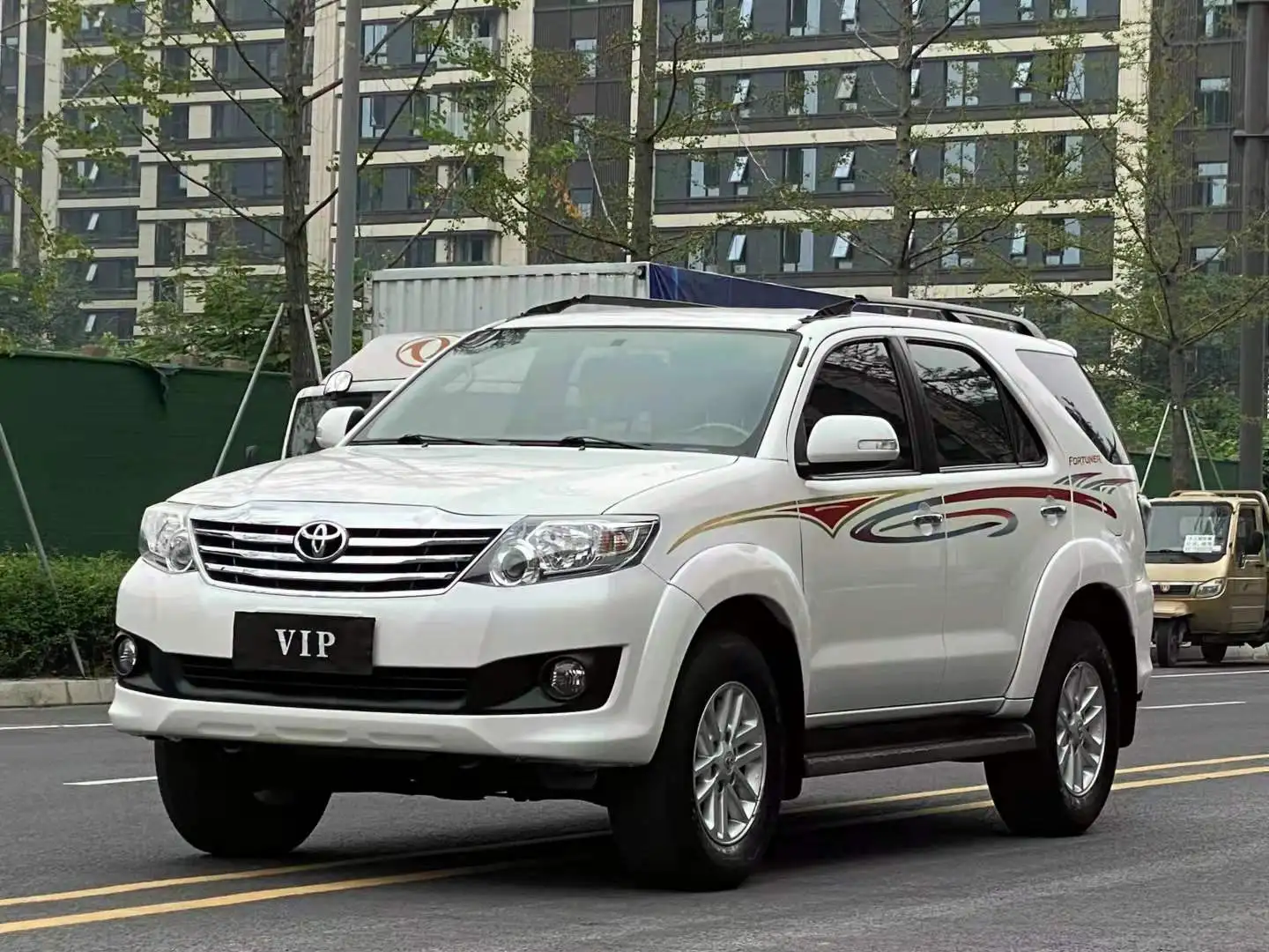 Оптовая продажа высокое качество 2017 fortuner сделано в Китае дешевые использованные автомобили левый руль для Toyota