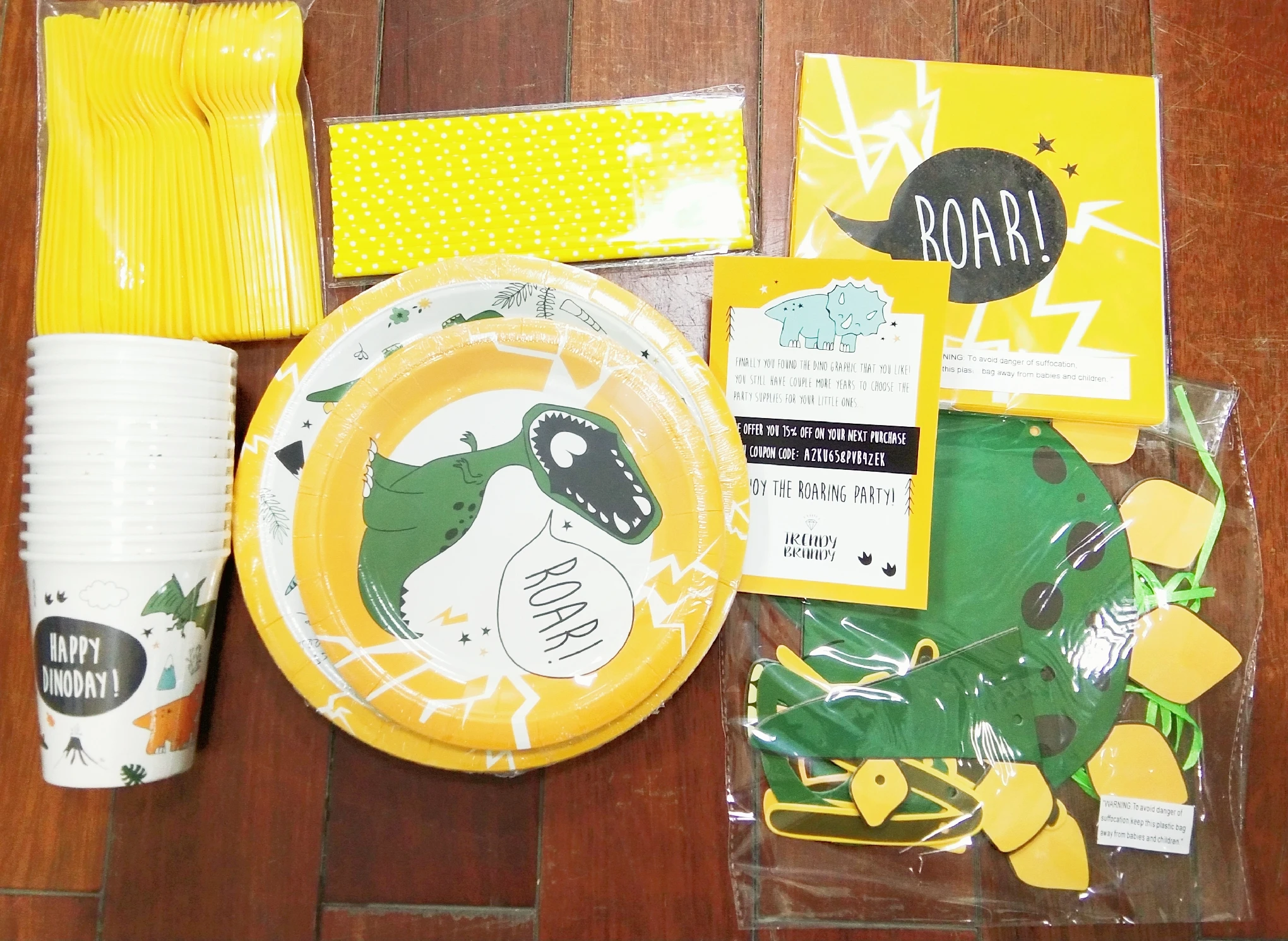 
dinosaur birthday party supplies for kids dinosaur party pack spoons forks plates set 