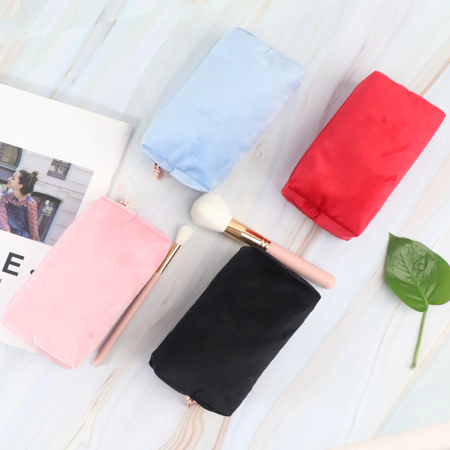 
Travel Organizer Zipper Luxury Cosmetic Pouch for Ladies Custom Logo Brush Velvet Makeup Bag 