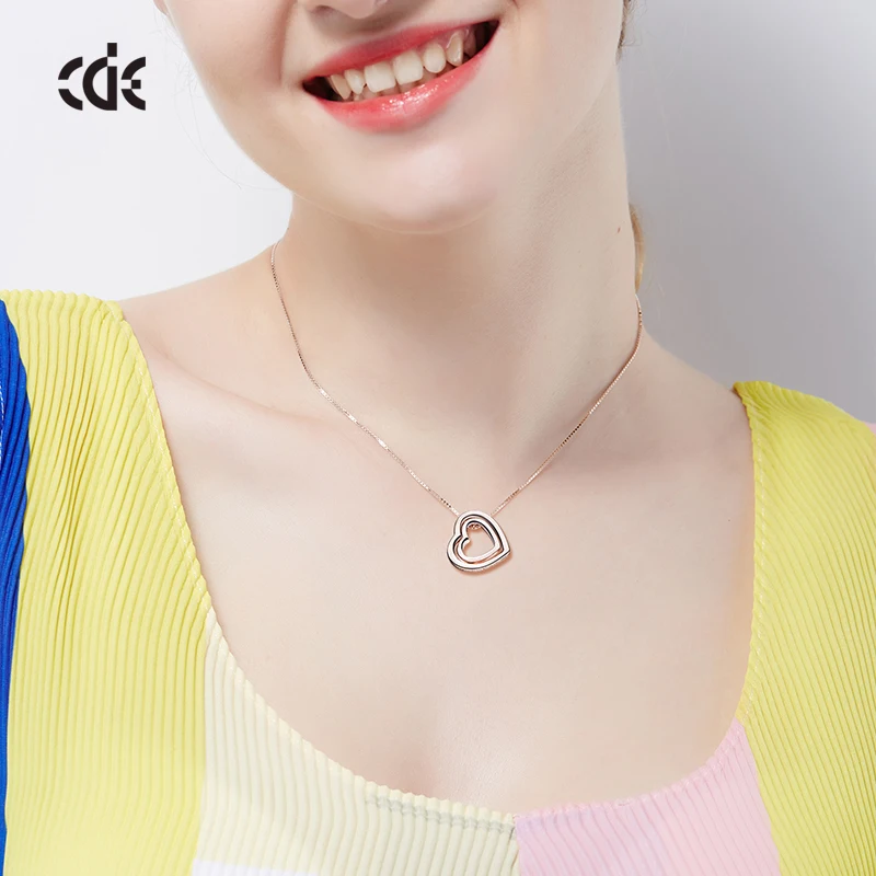 CDE P0900 Custom Jewelry Heart Shaped Gold Pendant Necklace Female Double Heart Necklace For Women