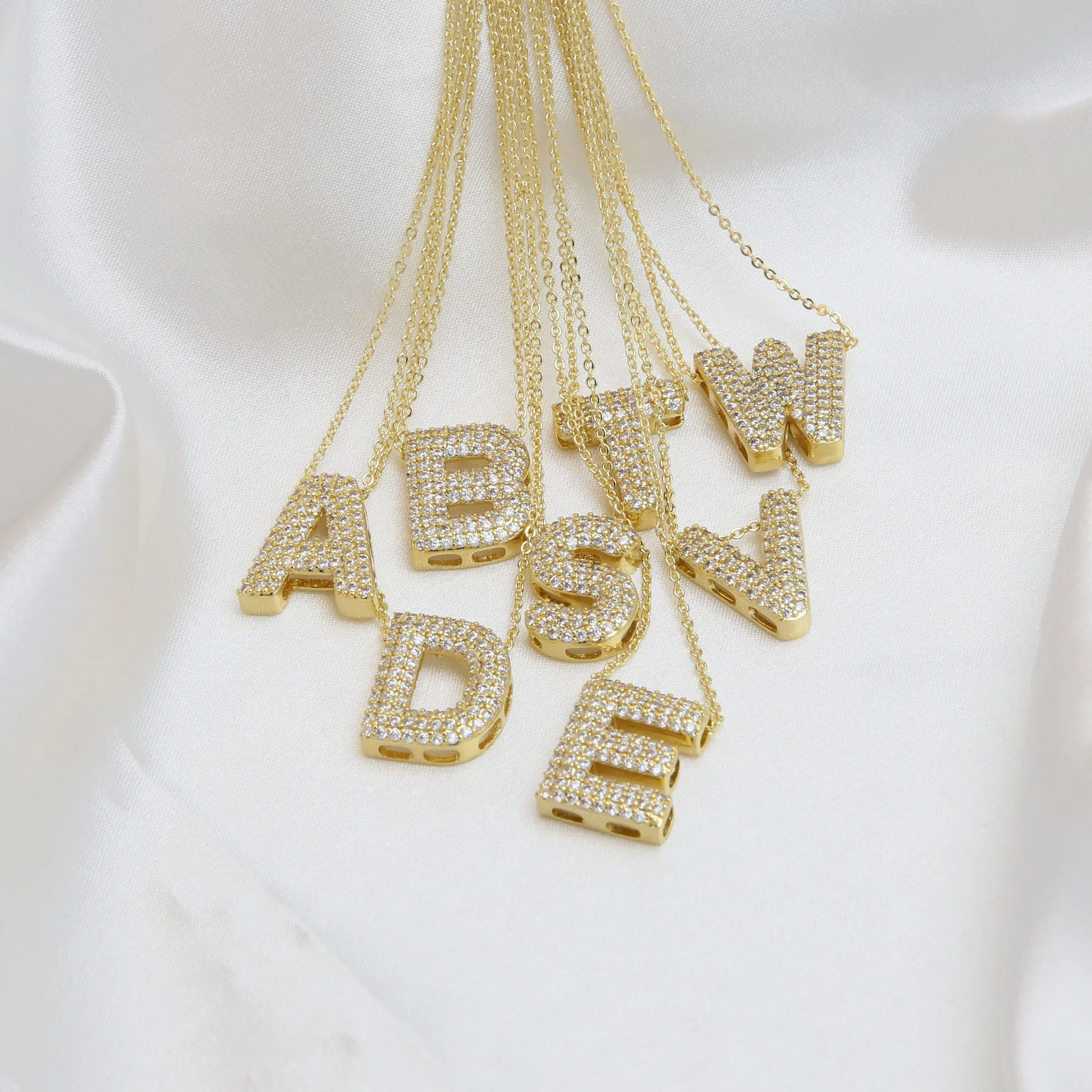 18k gold plated women fashionable jewelry dainty pearl Alphabet initial pendant necklace letter jewelry gift