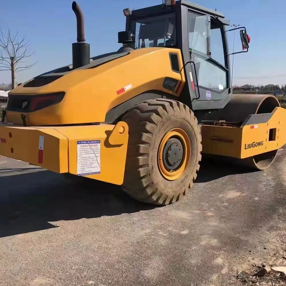 Хорошее состояние используемые нефритовые роликовые коньки Road Derma мигающий ролик для