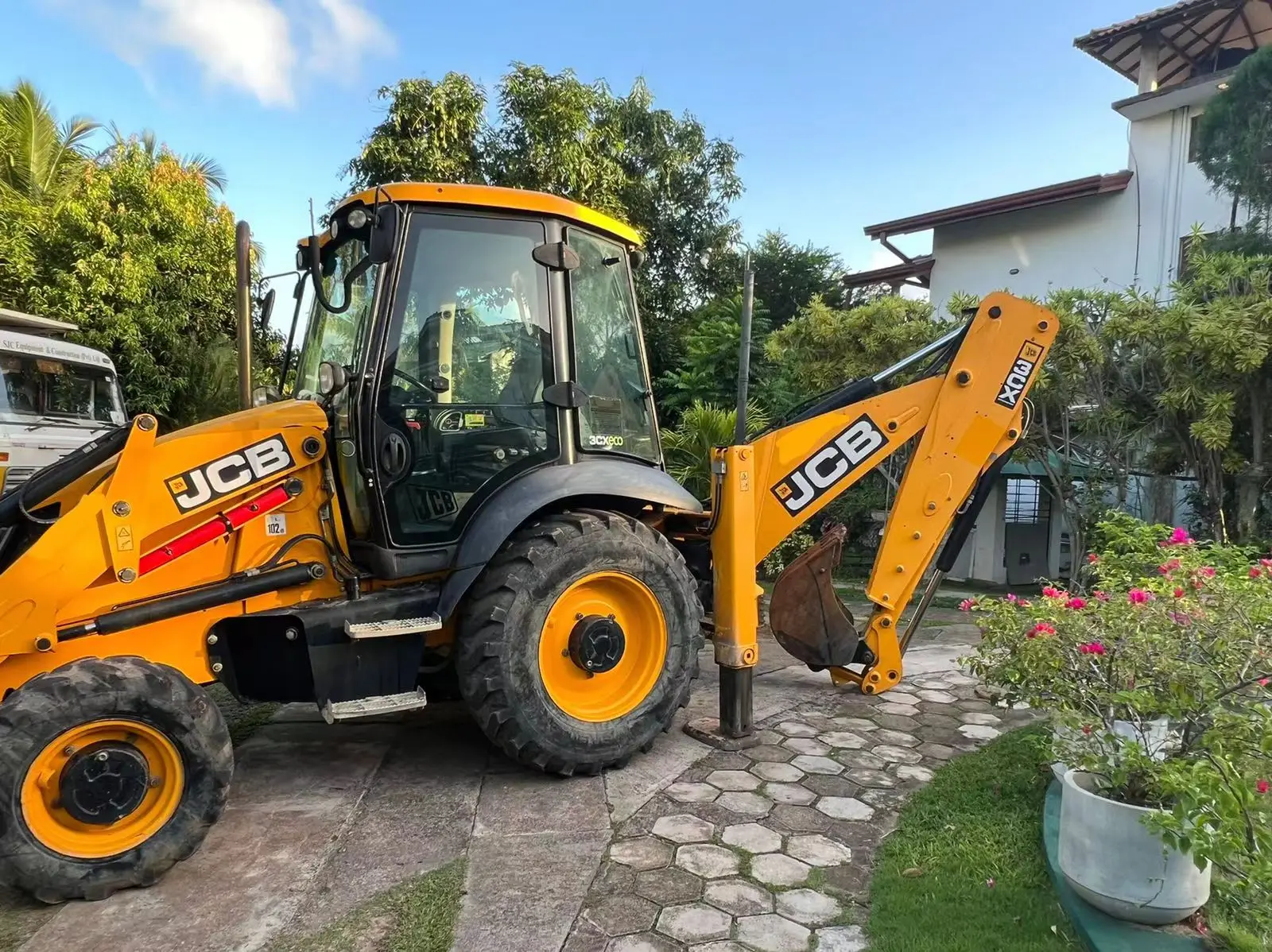 Недорогой японский экскаватор-погрузчик по лучшей цене б/у JCB 3cx 4cxr со скидкой