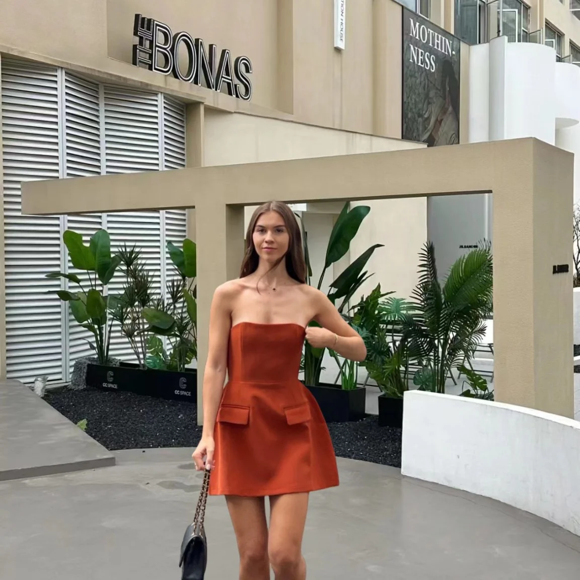 OUDINA Hotselling Summer Lady Elegant Solid Color Sleeveless Tube Top Short Dress Culb Party Dresses Women