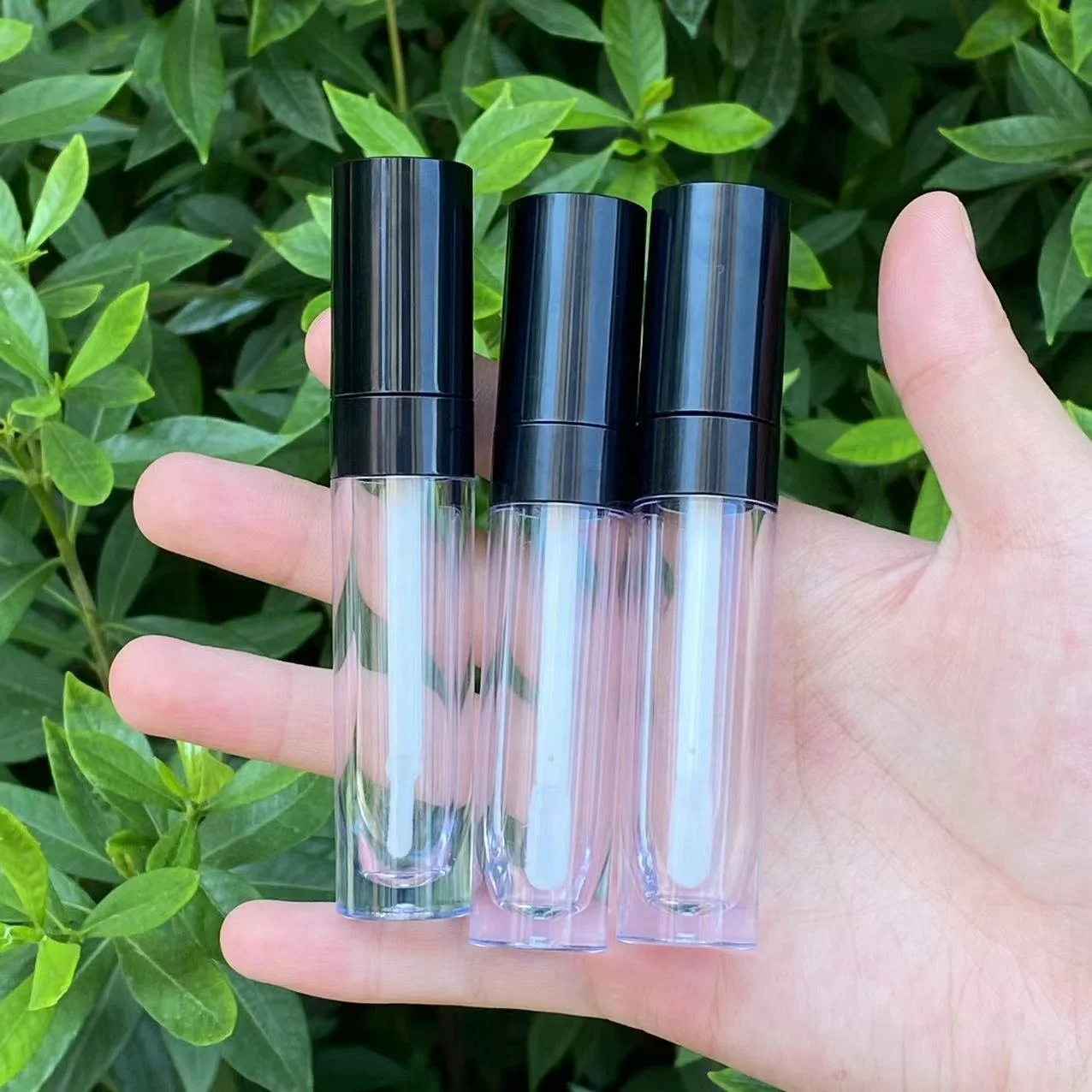 Empty Gloss Tubes With Private Logo Black Cap With Collar Round Shape Lip Gloss Squeeze Tube With Wand