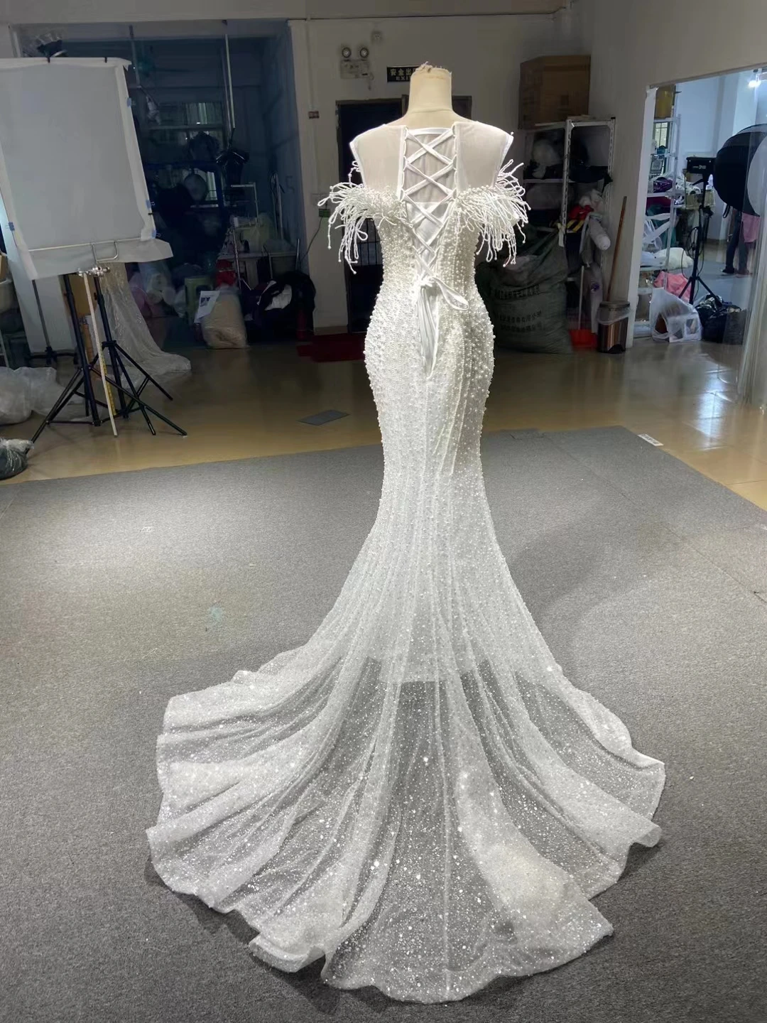 QUEENSGOWN  ostrich bridal pearls sleeveless ivory embroidered party dresses women luxury evening gown dress