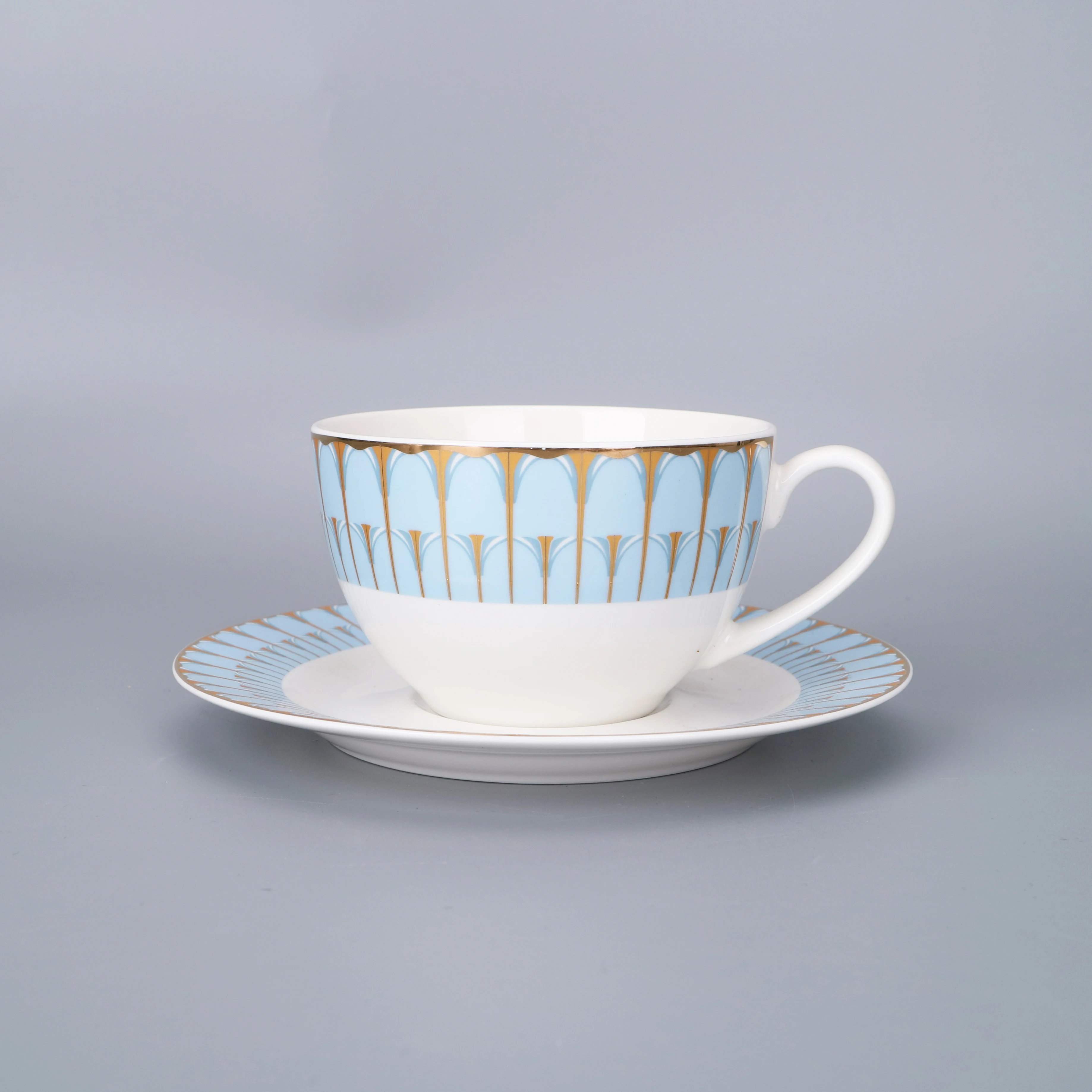 Embossed Golden Decal Fine Bone China Dinnerware Luxury Style Porcelain Plates Dinner Set