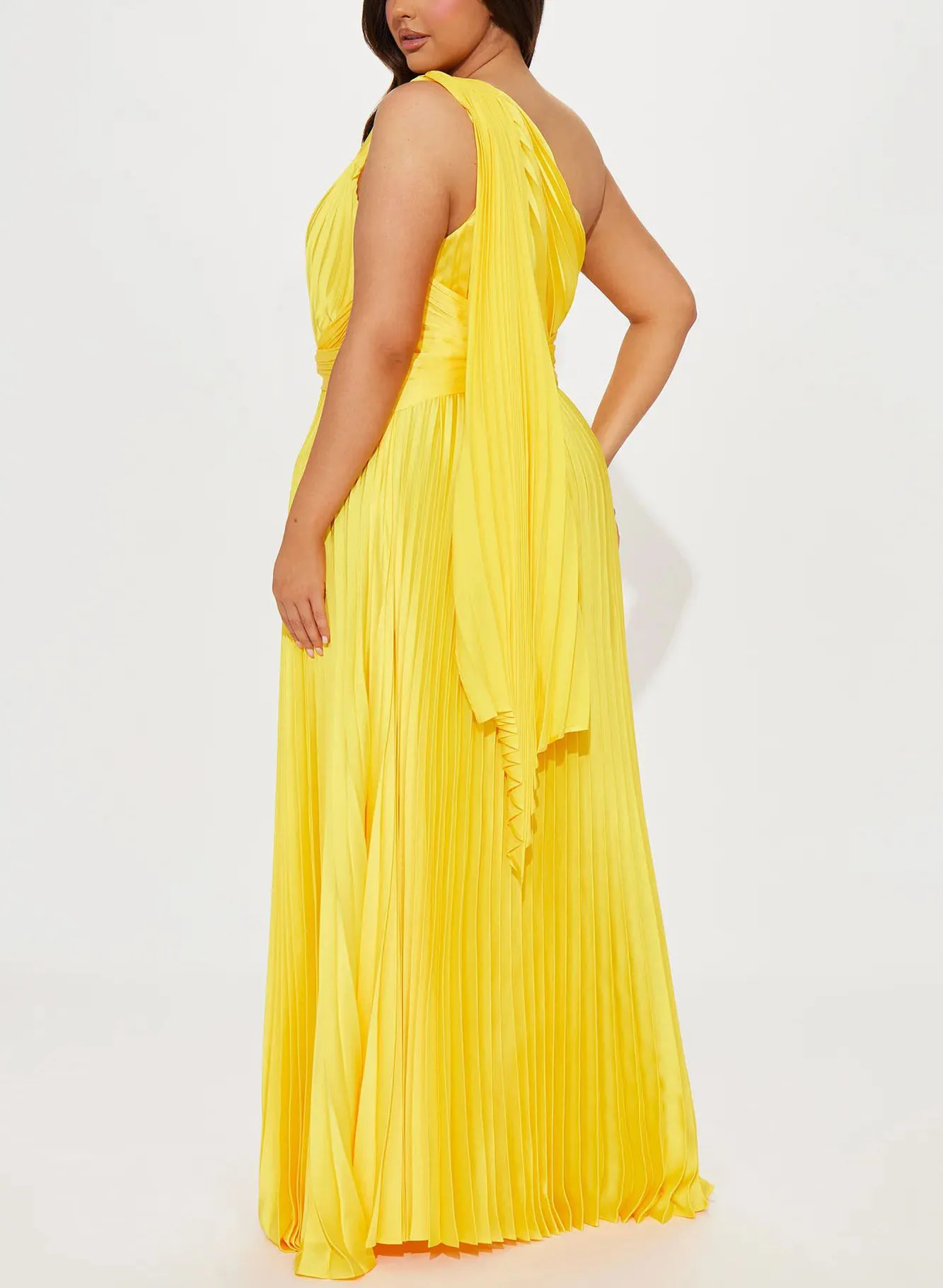 Low MOQ Custom Ladies Elegant Evening Dress One Cold Shoulder Solid Yellow Color Fashion Summer Clothing Women Pleated Dresses