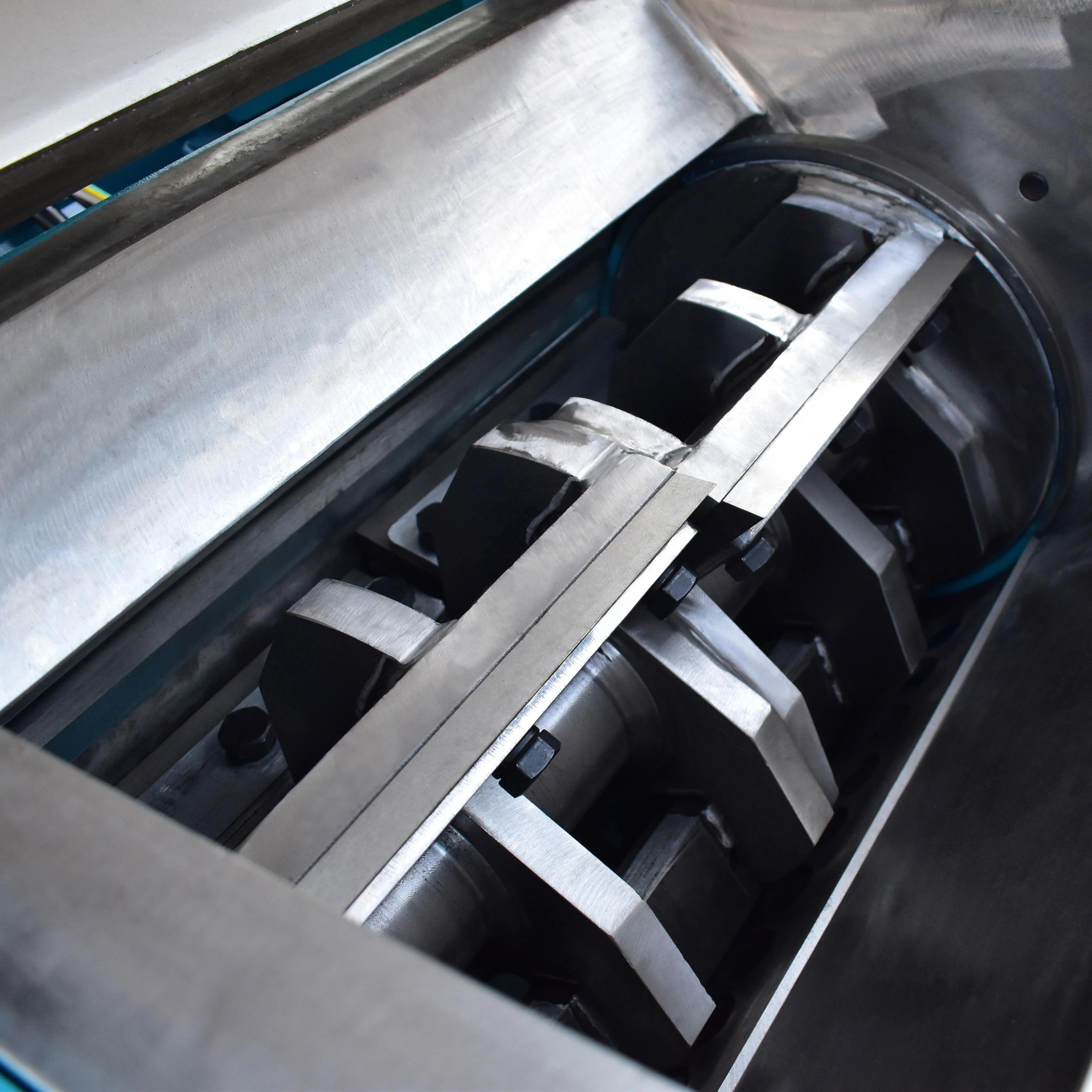 Professional Blow Molding Parts Rubber Crushing Industrial HDPE Plastic Box Frame Crushing Crusher Machine