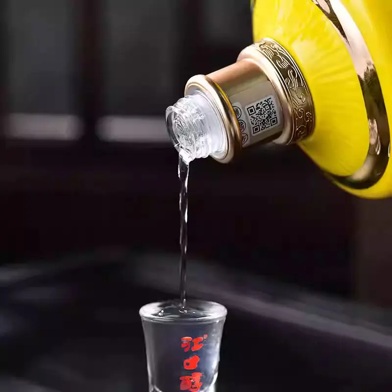 500ml Chinese ChunHe series Baijiu 52% VOL White Liquor Rich in Taste for Gift Packaged in Bottle