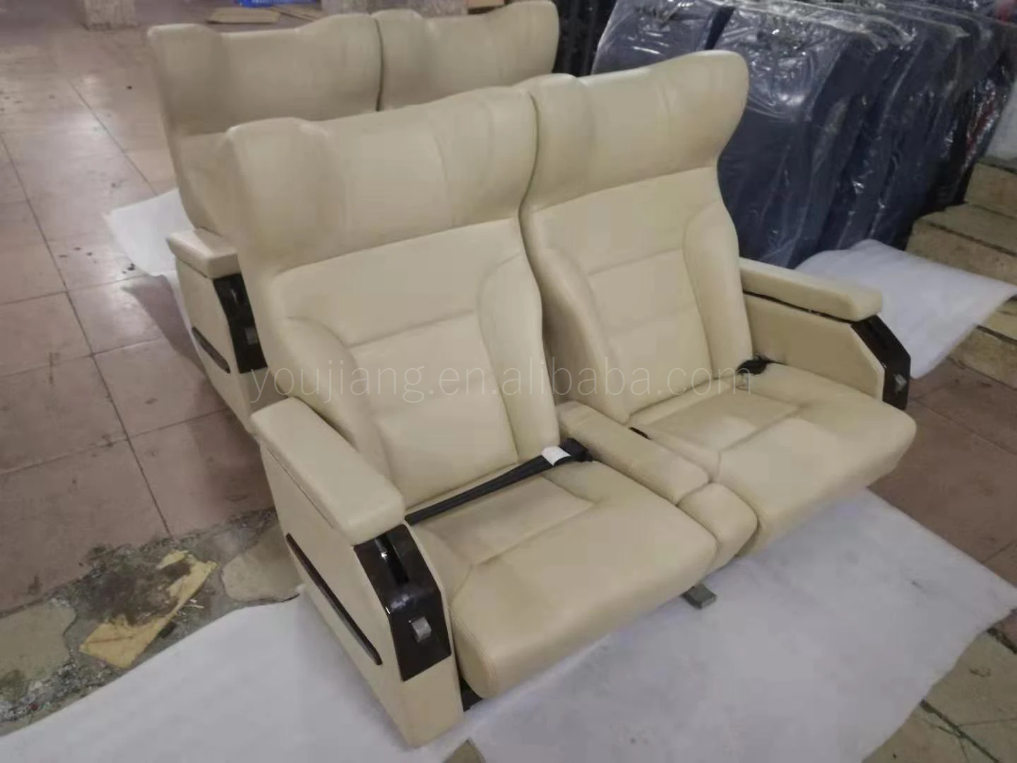  Роскошные кожаные автобусные сиденья