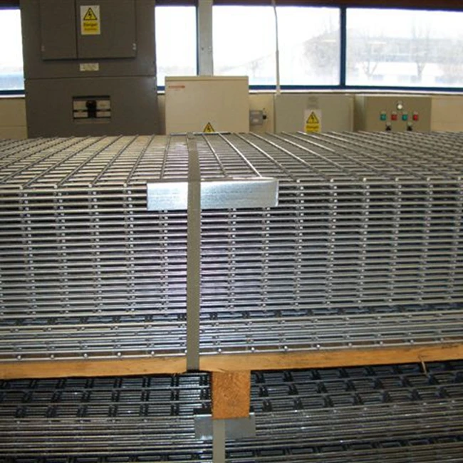 Stainless steel welded wire mesh for machine protection