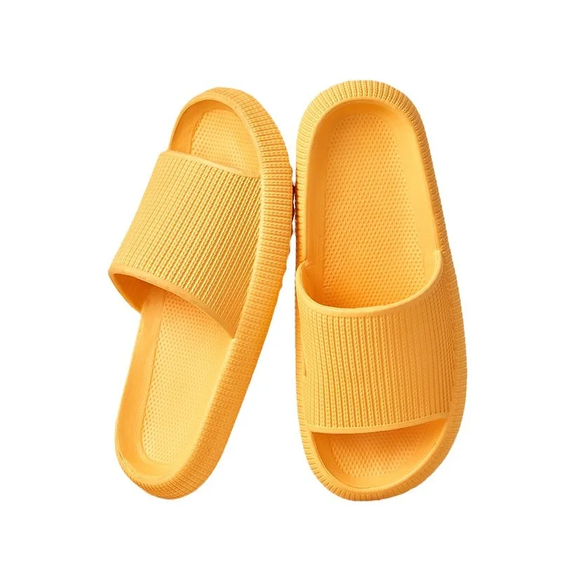 New product High-quality one size fit all slippers  indoor slippers summer  cloud slippers for women