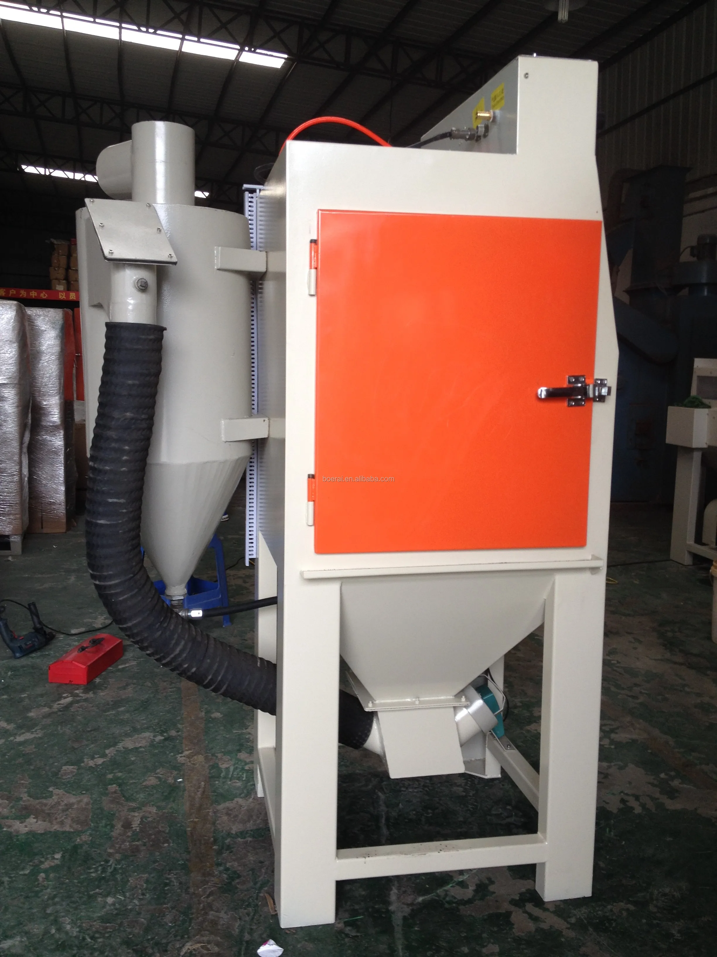 Cyclone Manufacturing Sandblasters / Dry hand closed sandblast