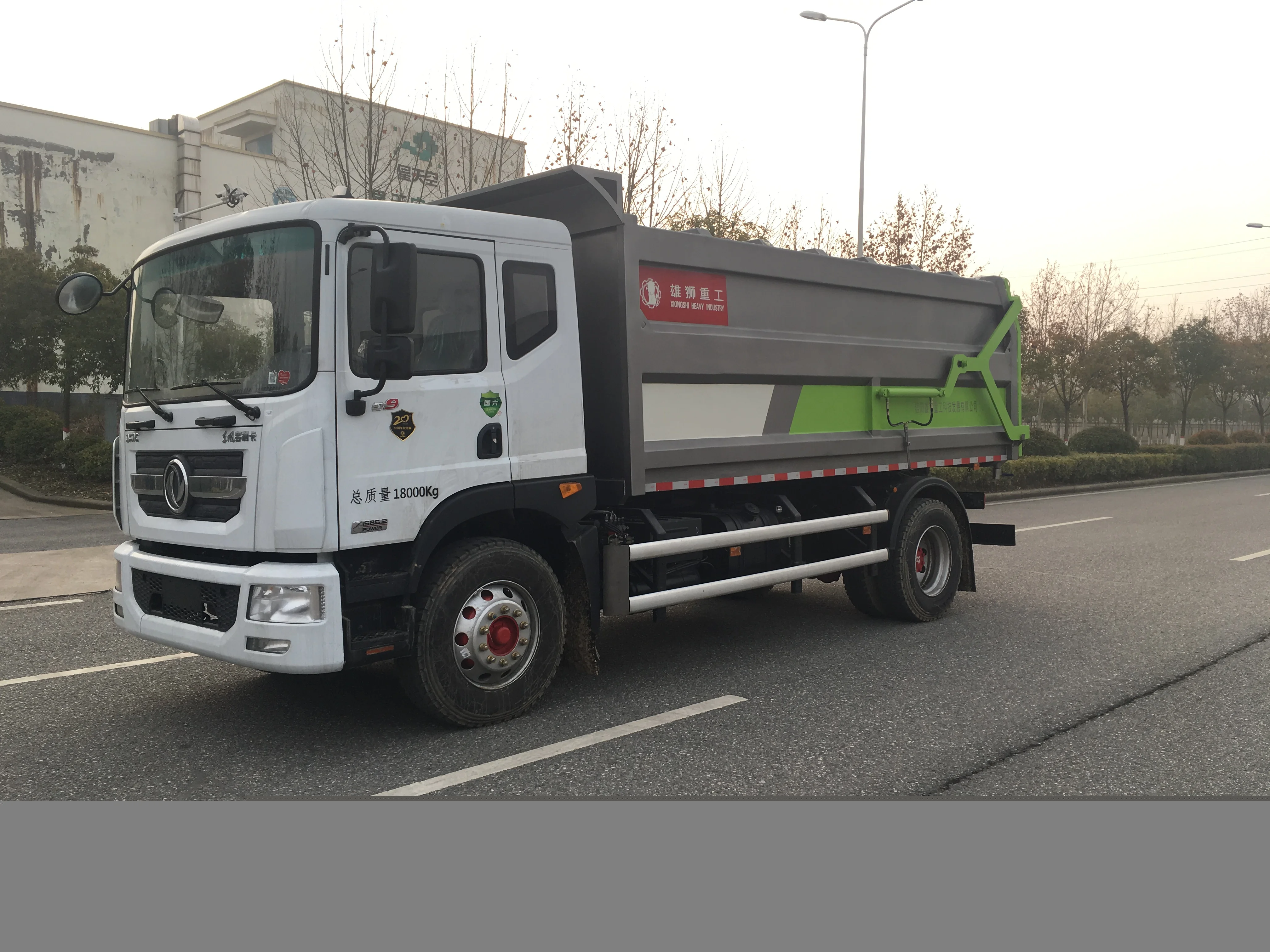 Colors design dongfeng kangmingsi B6 large-scale compression docking refuse collector 15 cbm municipalities lift garbage truck
