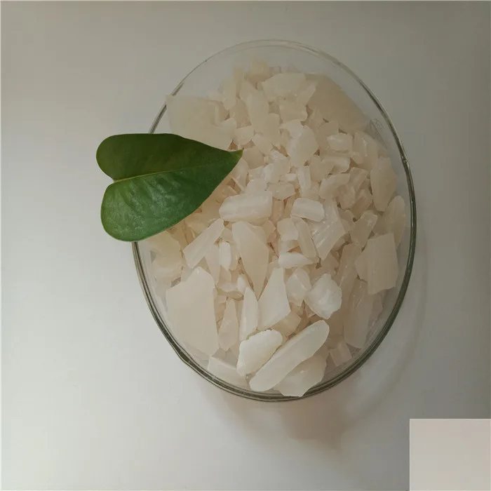 Low-iron aluminium sulphate