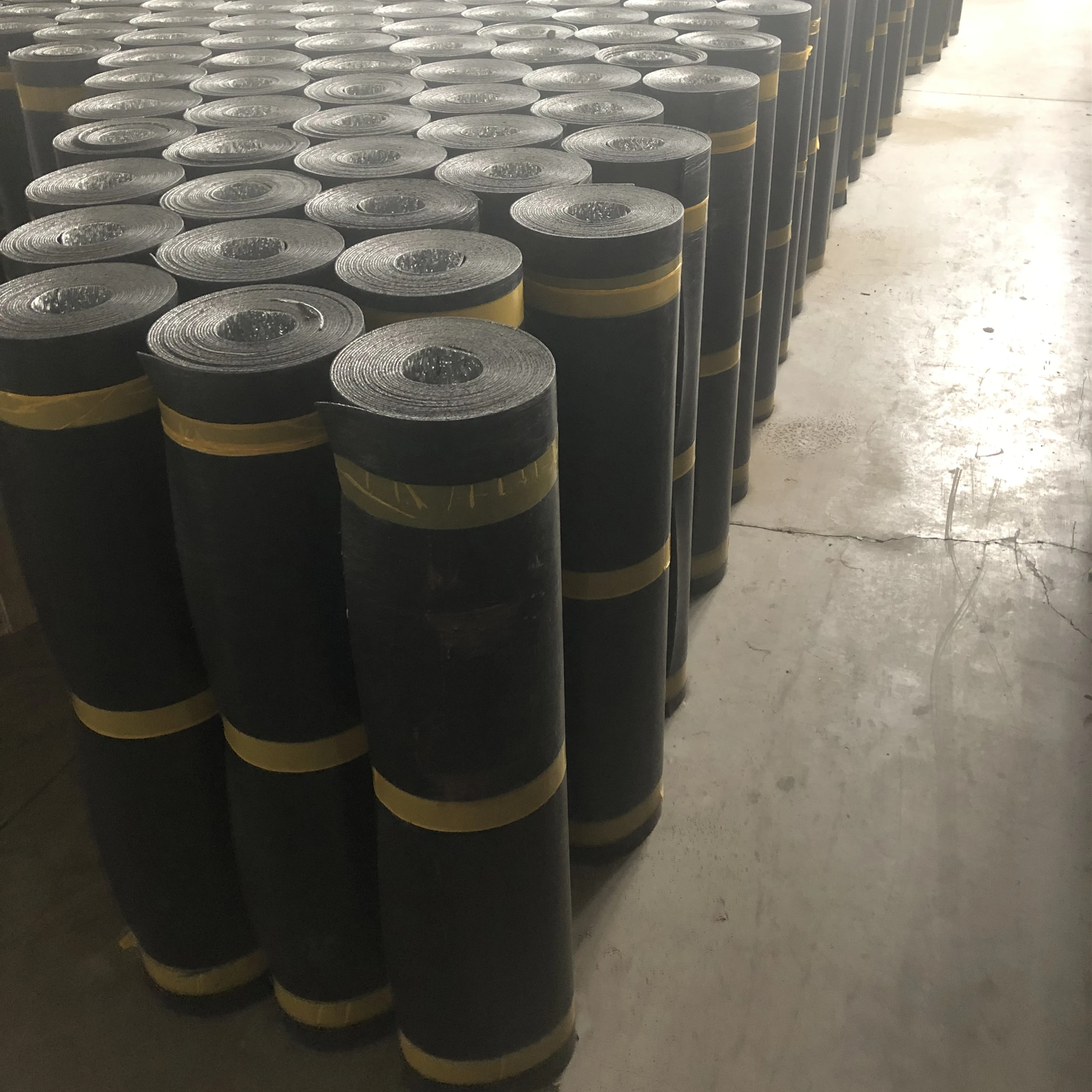 
Polymer modified asphalt self adhesive bitumen asphalt waterproof roofing felt membrane bitumen waterproof membrane 