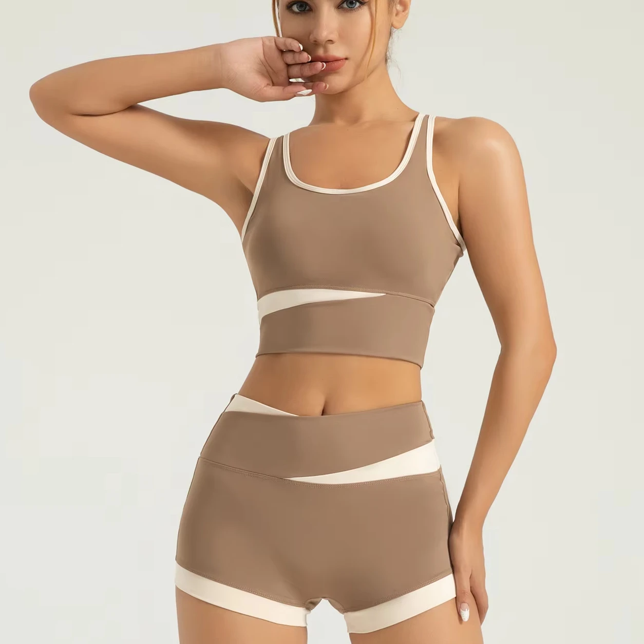Stylish Cropped Color-Block Sports Suit, Thin Yoga Wear for Women with Fashionable Back Design