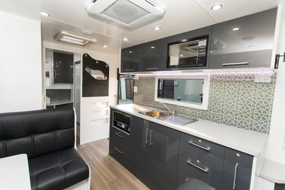 
Australian standard Touring House Mobile Camper Off Road Caravan Manufacturer 