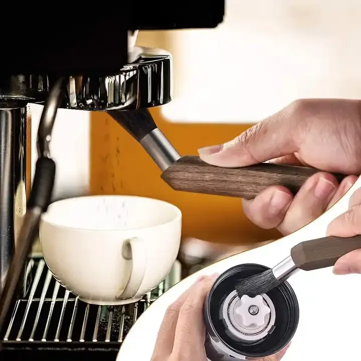 Оптовая продажа домашняя кухонная щетка для эспрессо чистки кофе с деревянной ручкой