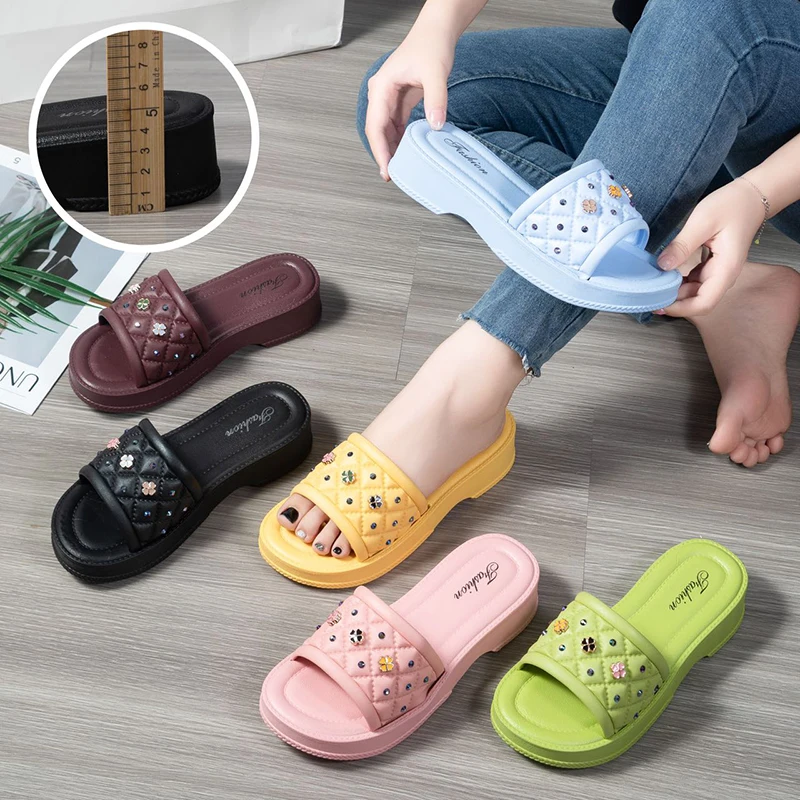 Customized ladies elegant slippers color sole young latest pvc beach slippers ladies slipper