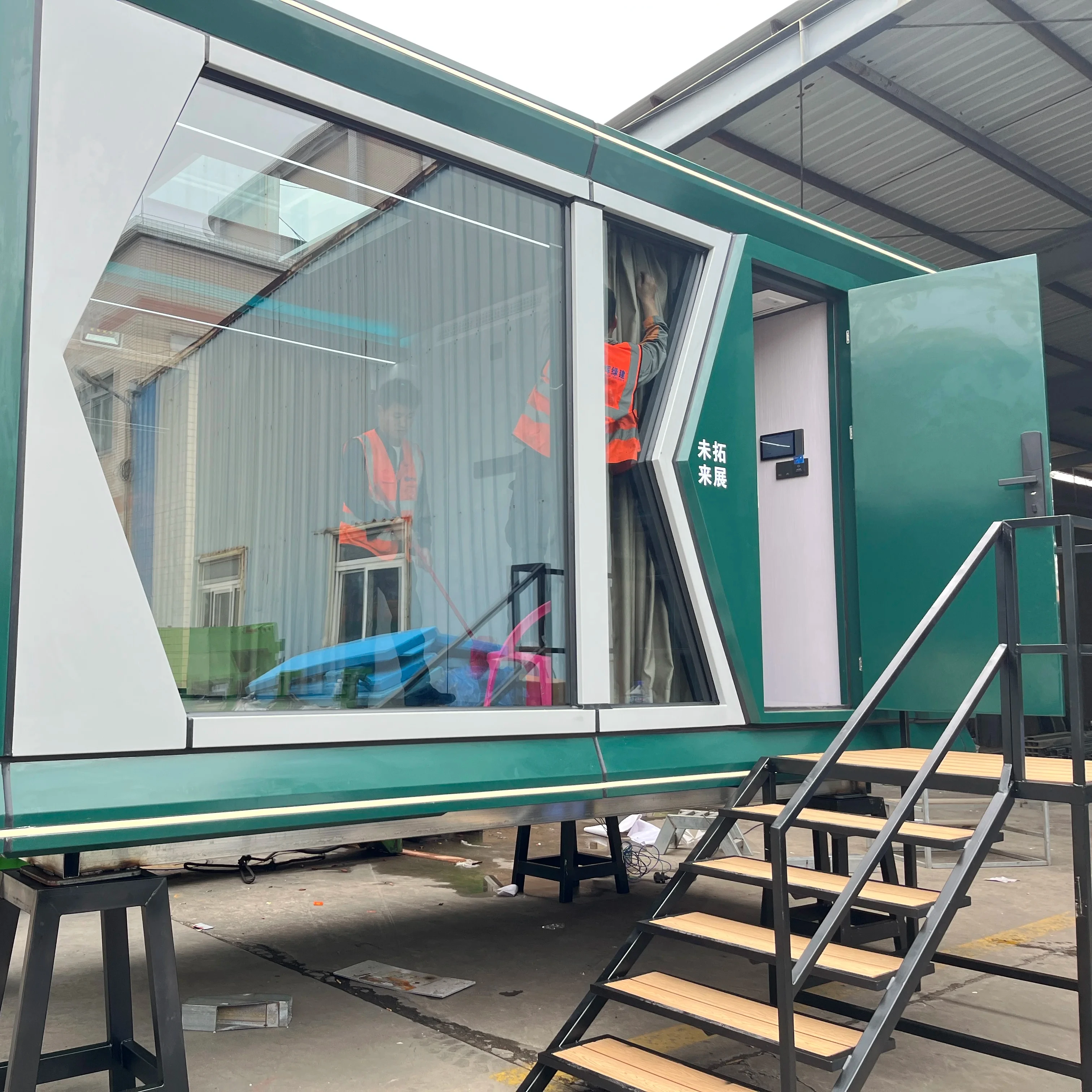 CGCH M3 Modern Tiny House Villas 40ft Smart Removable Prefab Capsule House with Bathroom Sunshine Room AI Voice Control Hotels