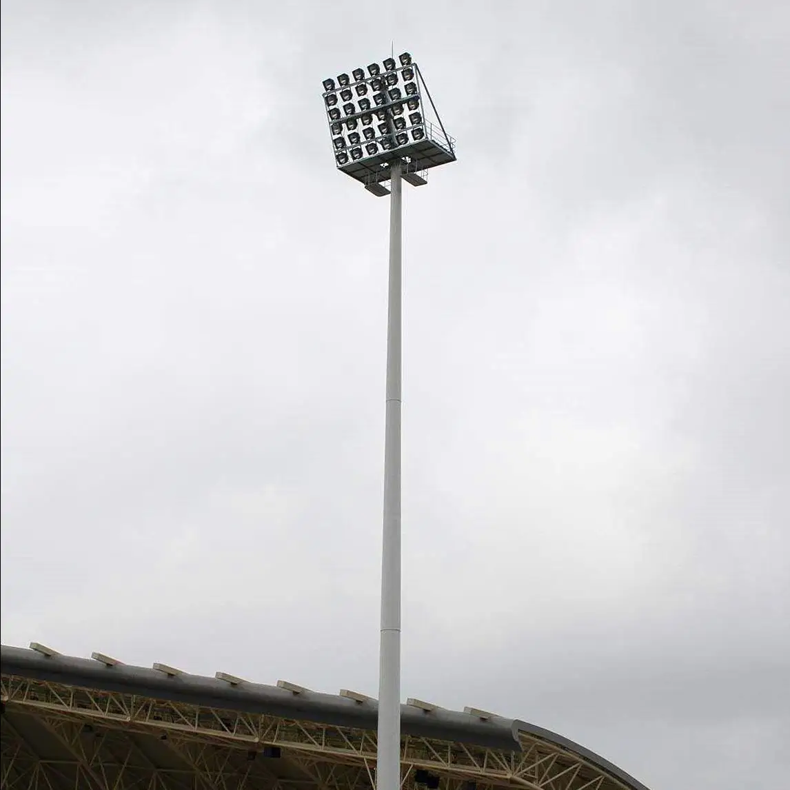 Заводская розетка, прожекторы с высоким мачтовым полюсом со съемной системой моторной лебедки для шоссе, Спортивного стадиона, аэропорта