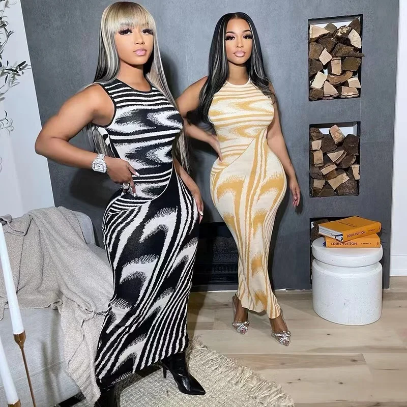 Женское платье макси без рукавов весеннее для отпуска с эстетичным принтом и круглым вырезом 2023