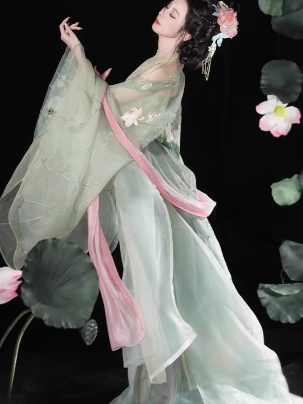 Chebula skirt big sleeve shirt apron wearing silk lotus Hanfu woman embroidery spring summer 2024