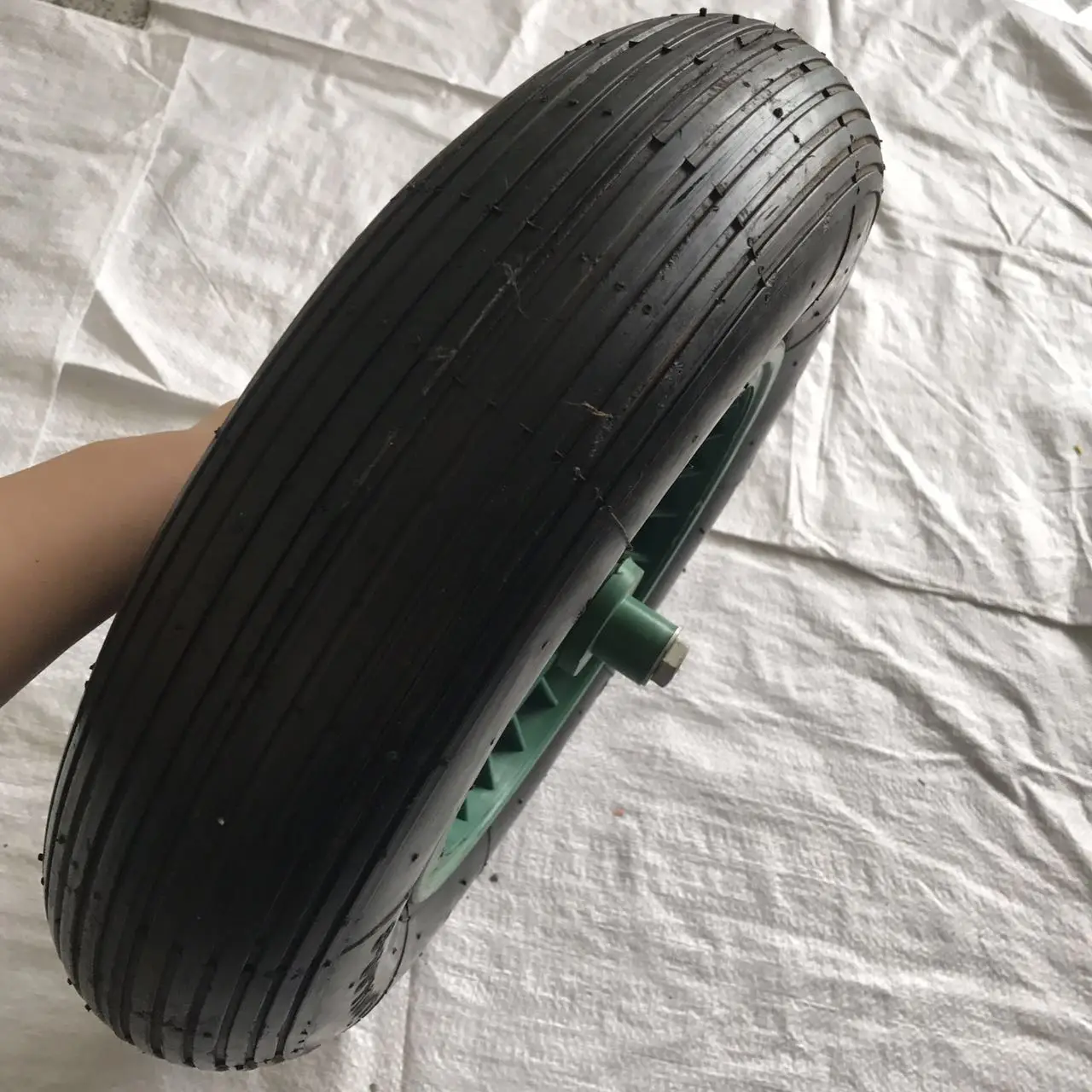 Factory direct supply 4.00-8 lug pattern Multiple patterns wheelbarrow wheel with metal rim