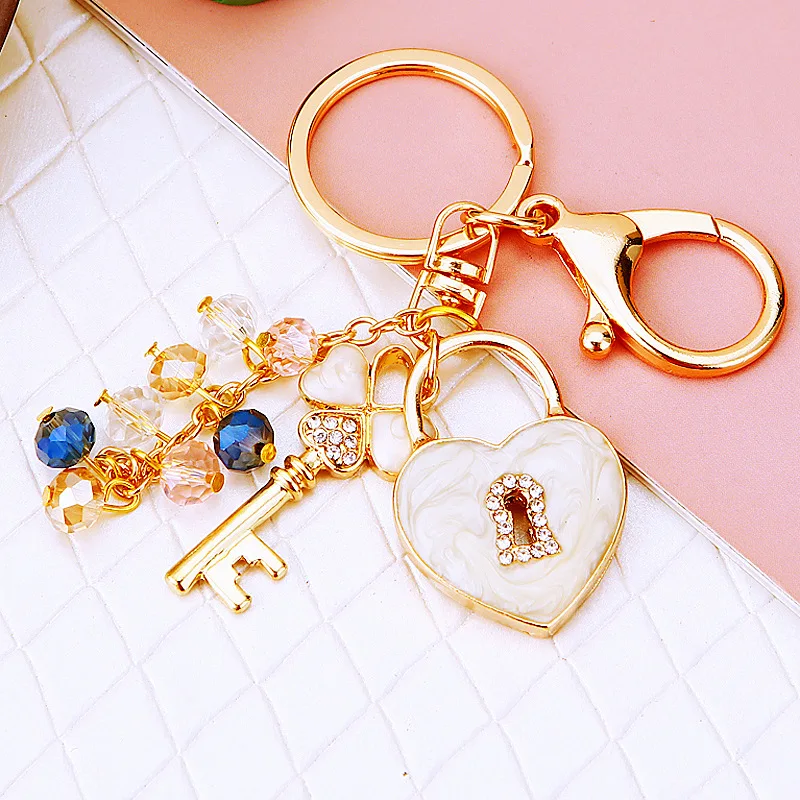 Wholesale Gift Female-Friendly Creative Clover Love Lock Metal Keychain Diamond Inlaid Concentric Lock Bag Pendant